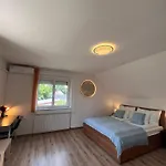 Garden Free Parking And Air Conditioning Budapest