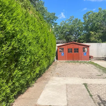 Garden Free Parking And Air Conditioning * Budapest