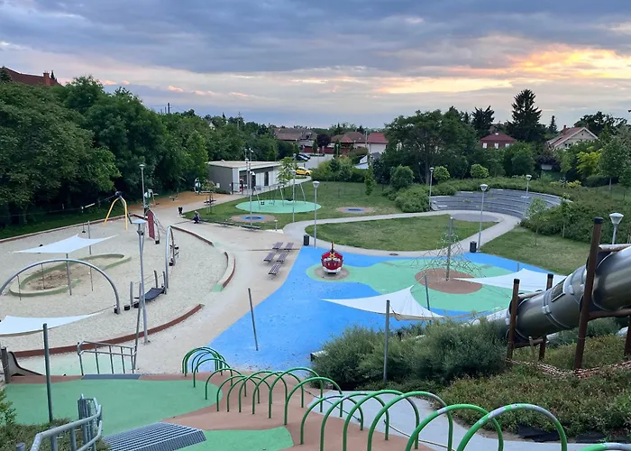 Garden Free Parking And Air Conditioning *