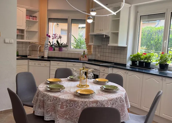 Garden Free Parking And Air Conditioning