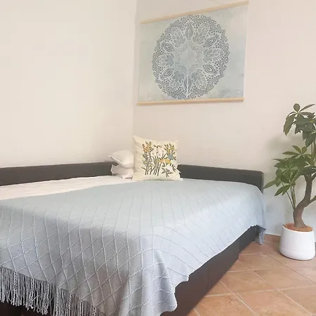 Garden Free Parking And Air Conditioning *