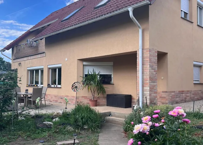 Garden Free Parking And Air Conditioning Vila